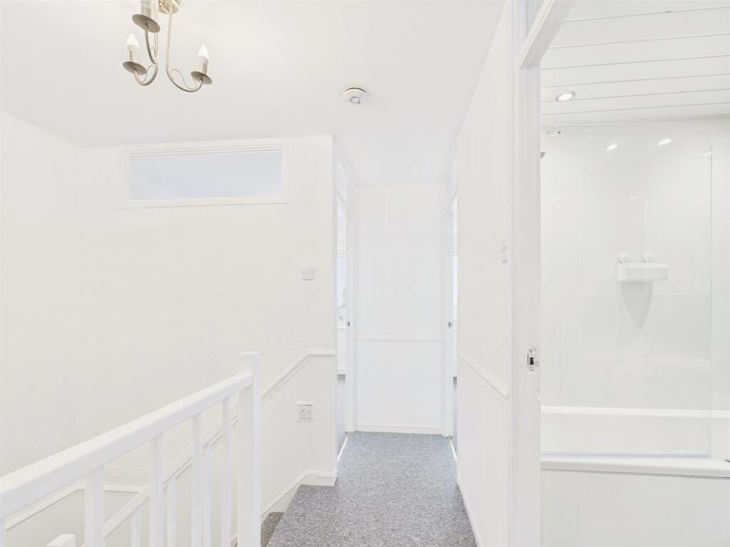 FIRST FLOOR LANDING