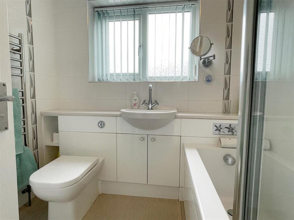 Bathroom 1.JPG