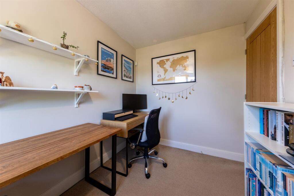 16 The Burrows-036.JPG