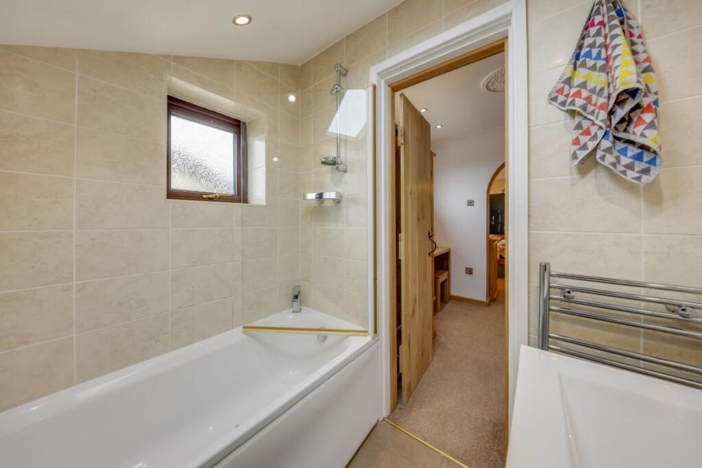 En Suite Bathroom Alt