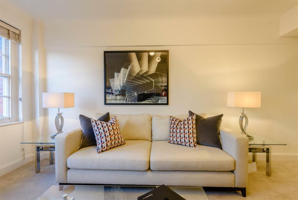 8447084-interior_09.jpg