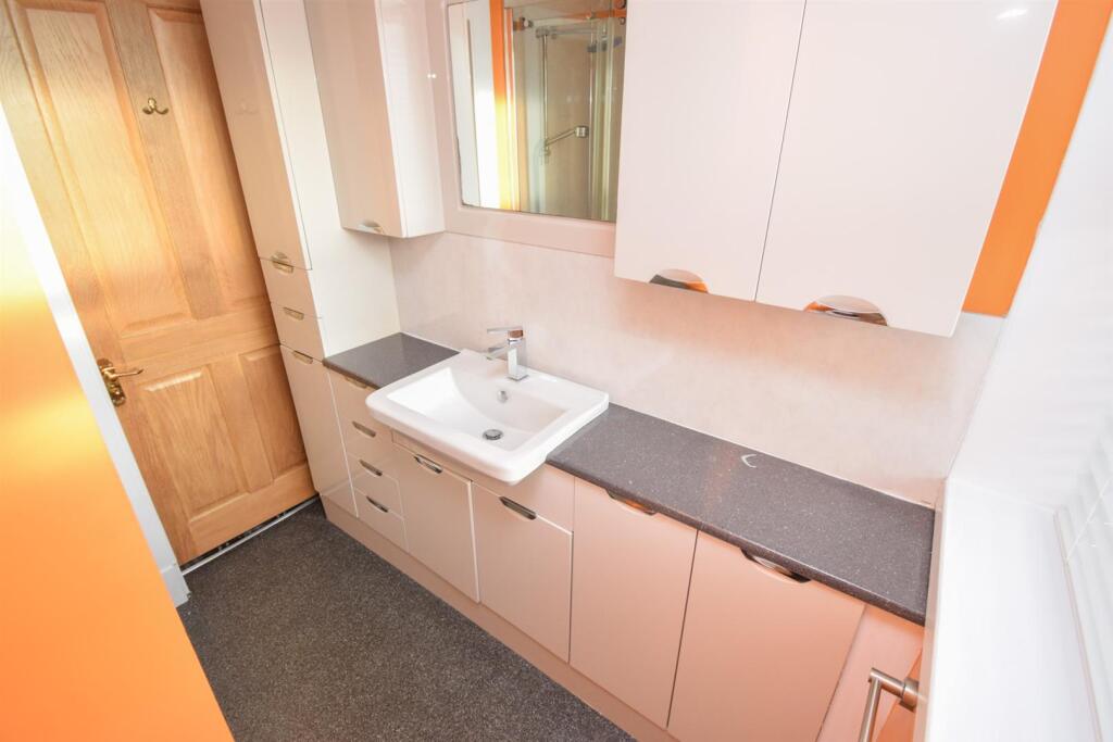 SHOWER ROOM (2)-2.jpg