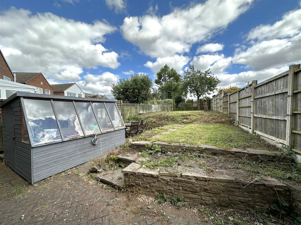 Generous Rear Garden 086