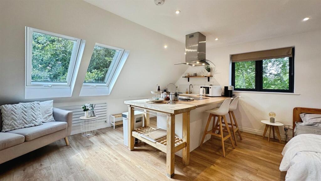 bb040b69--4941-9332-4BFE8E25010C-46764-00000FF075C