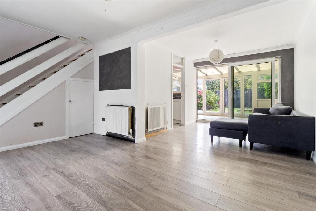 14 Willow Crescent-002.JPG