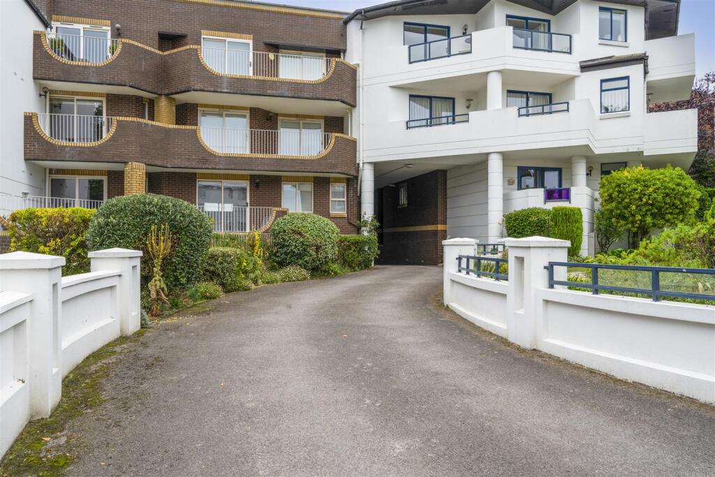 324728 Flat 16, Showboat (7).jpg