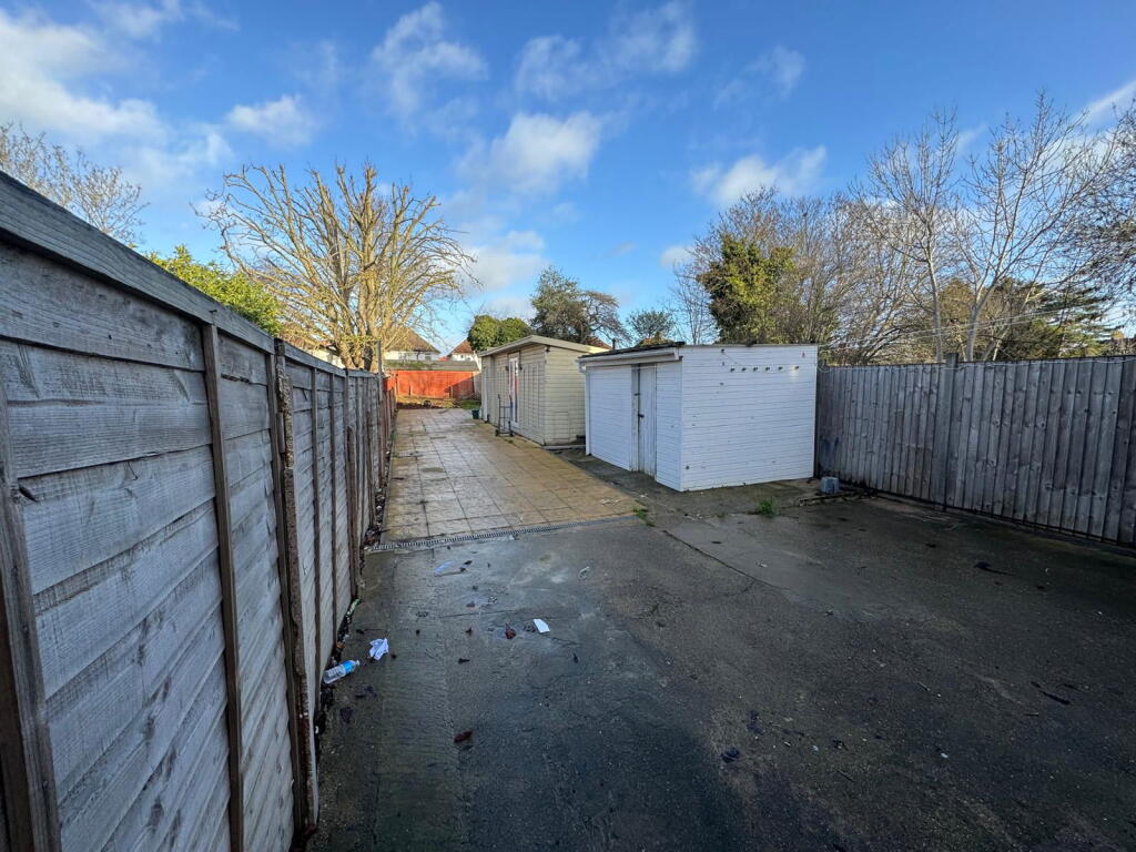 Lancaster Walk, Hayes, UB3 2QL