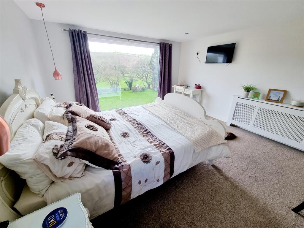 Bed 1.1.jpg