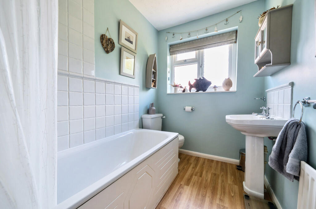 1328017-6-687e558...