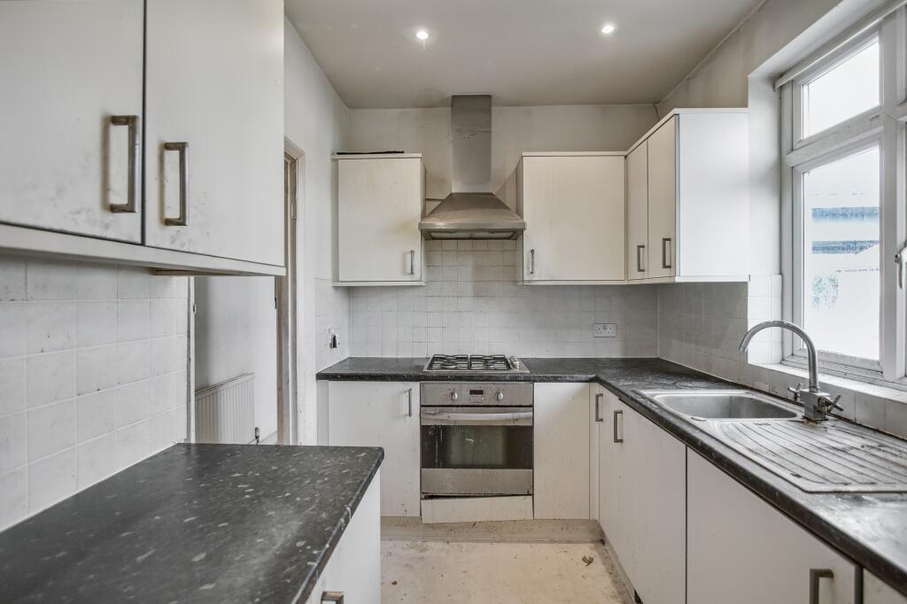 8 Tithe Court, Hall Lane, London NW4 4TL