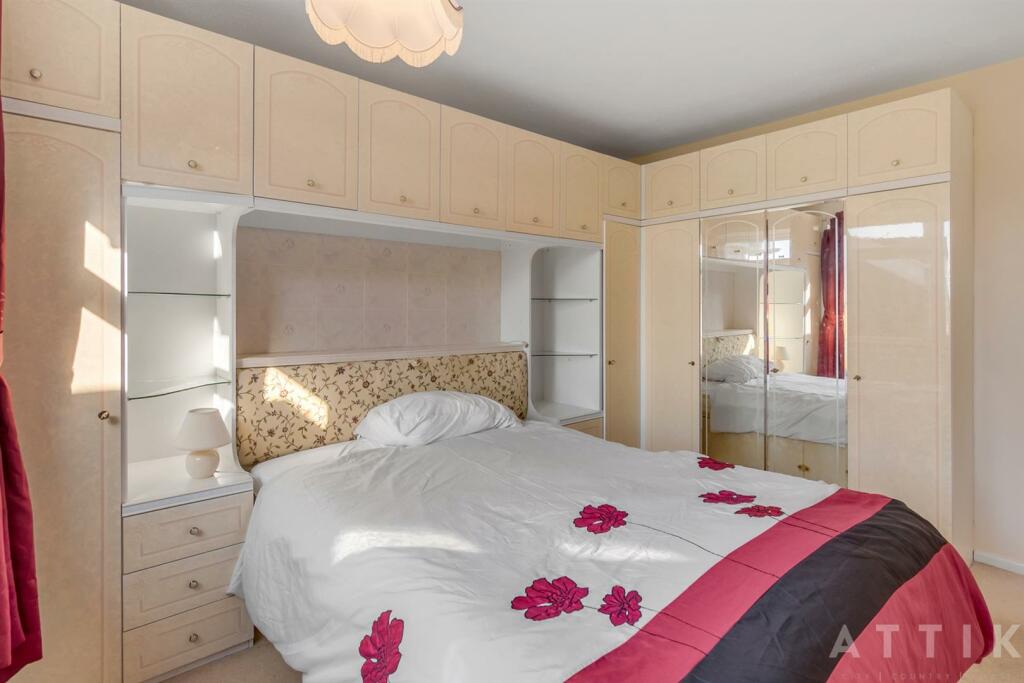 11 Kennedy Close Halesworth IP19 8EG (14).jpg