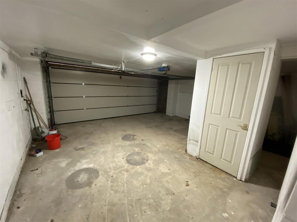 Garage:
