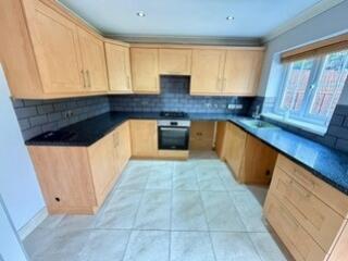 12 Newton full Kitchen
