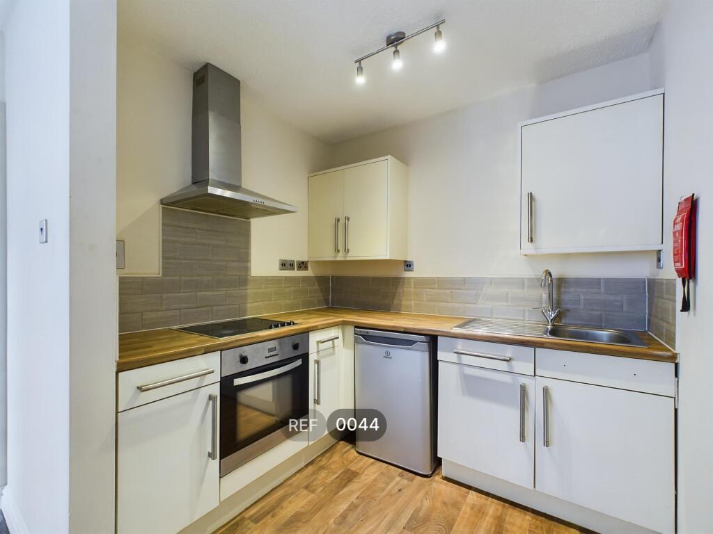 Kitchen &amp; Lounge