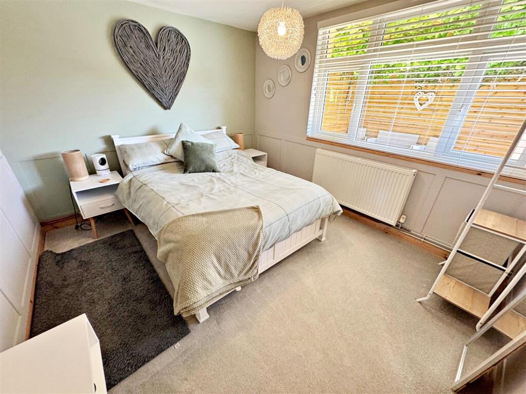 BEDROOM 2