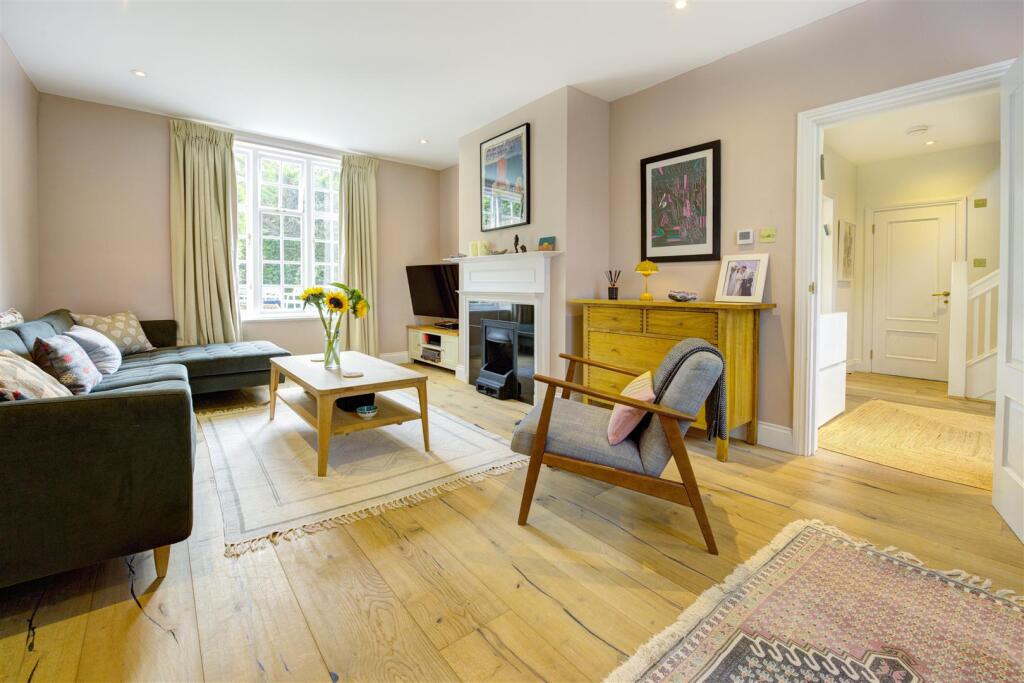 86 Hampstead Way reception.jpg