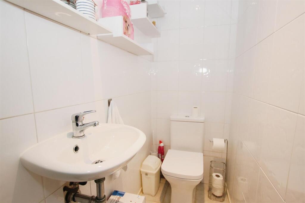 SEPARATE FIRST FLOOR WC