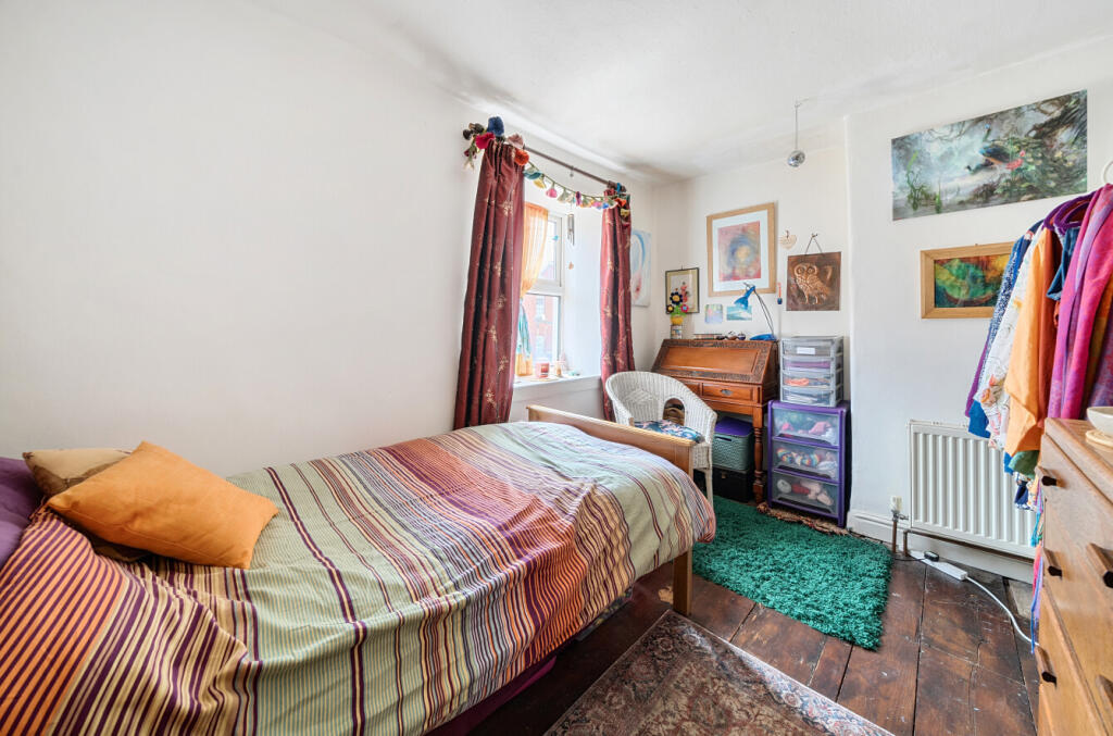 1327782-4-688262c...