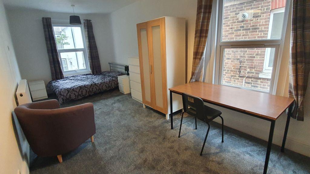 Upstairs back bedroom 1.jpg