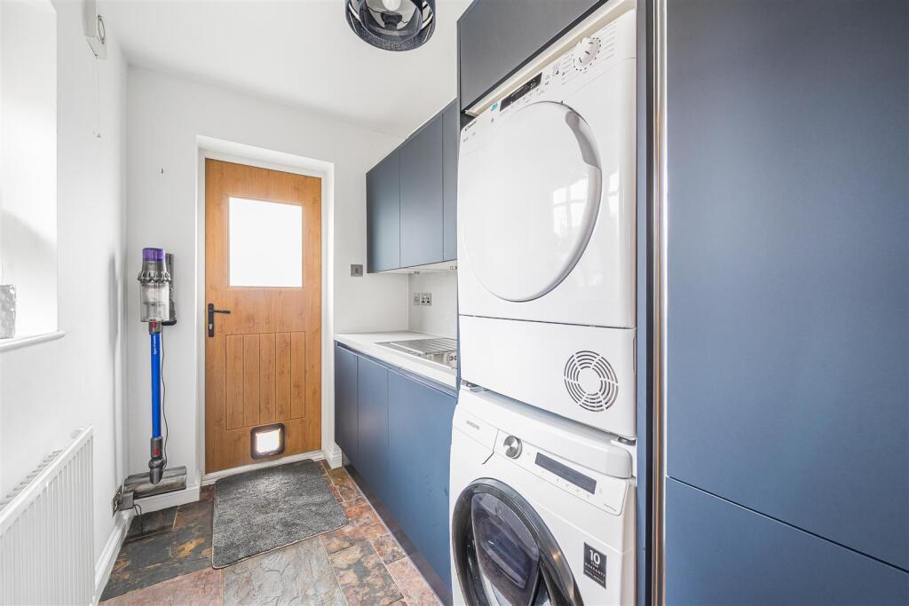 6 New Road, Greens Norton (14).jpg