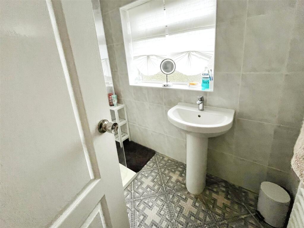 Shower Room No. 10