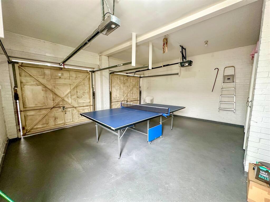 2 Rawlins Close, N3 (24).jpg