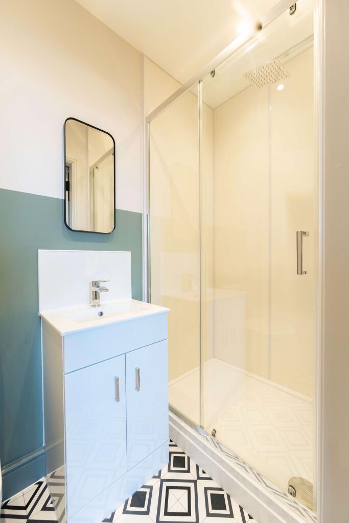 Room 7 - Ensuite