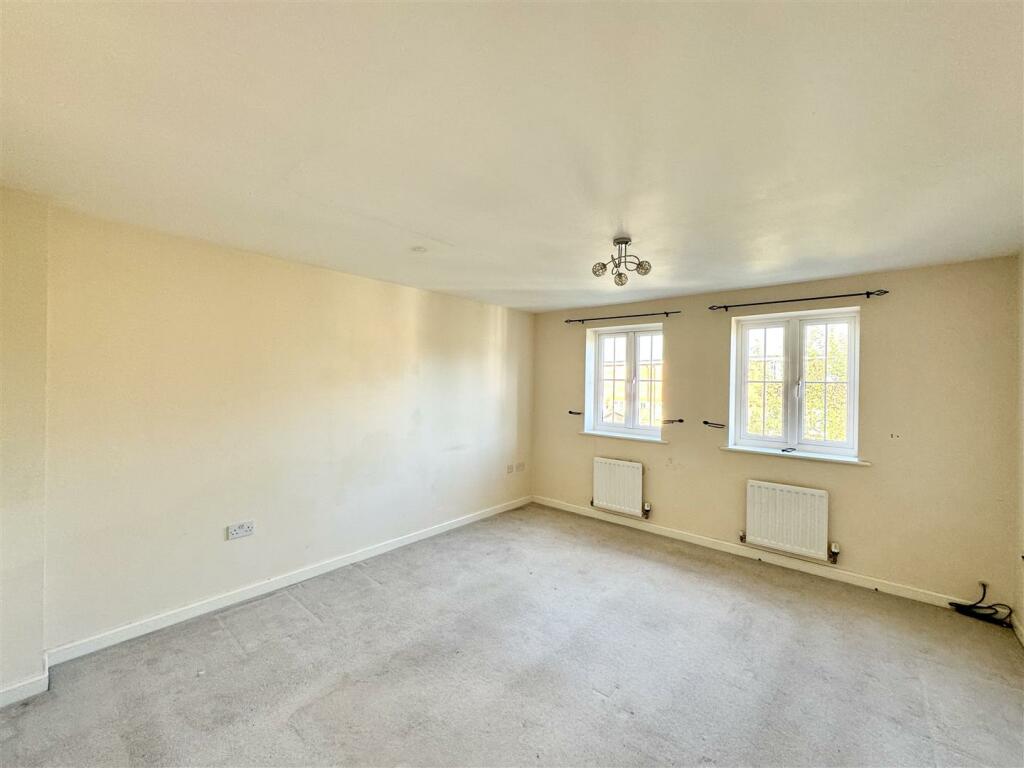 SITTING ROOM/BEDROOM