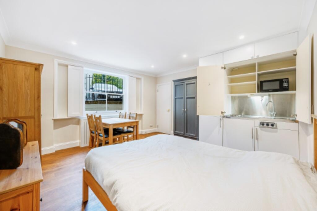 Studio Flat