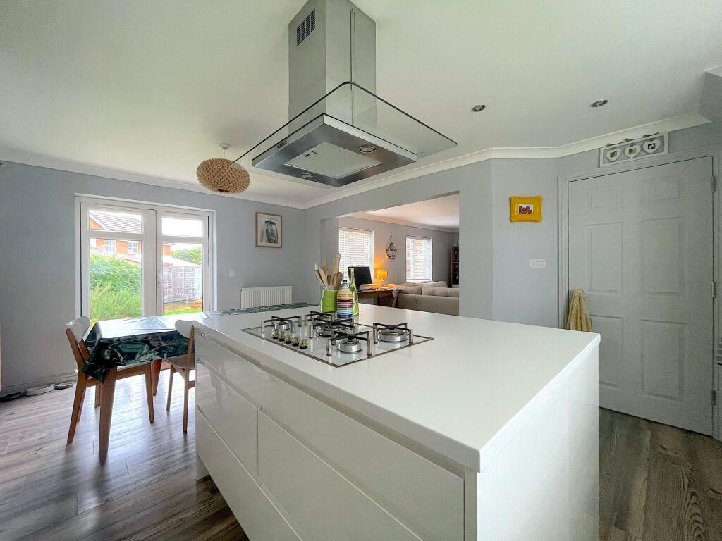 Living Room/Dining Room/Kitchen (6)