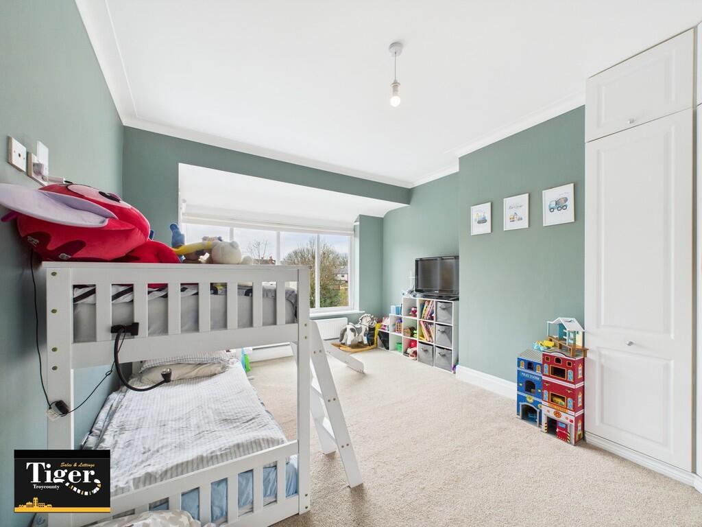 CAM02176G0-PR0528...