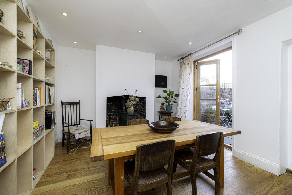 general 11 Church St