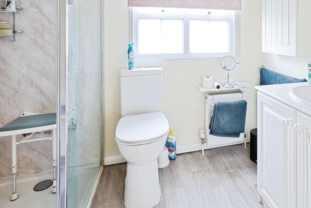 SHOWER ROOM.jpg