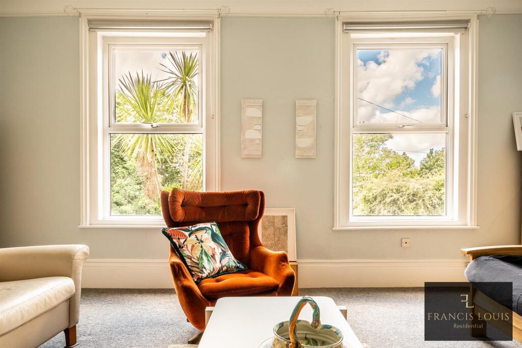 Sitting Room/Bedroom 1