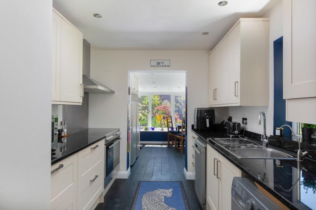 28 Hawthorne Grove-21.jpg