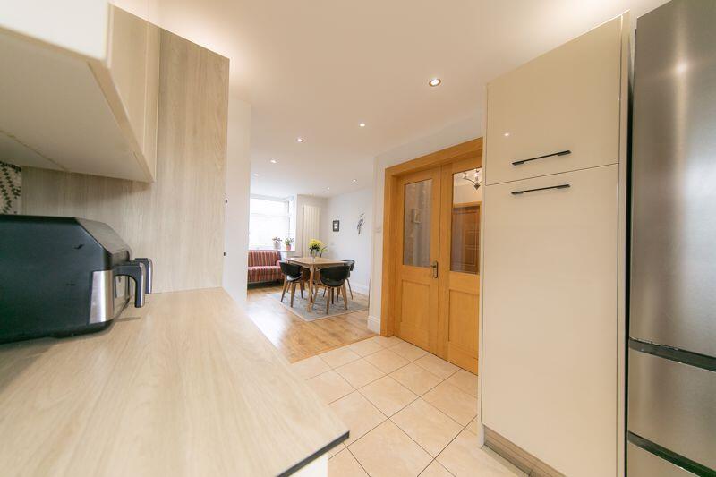 Kitchen &amp; dining area