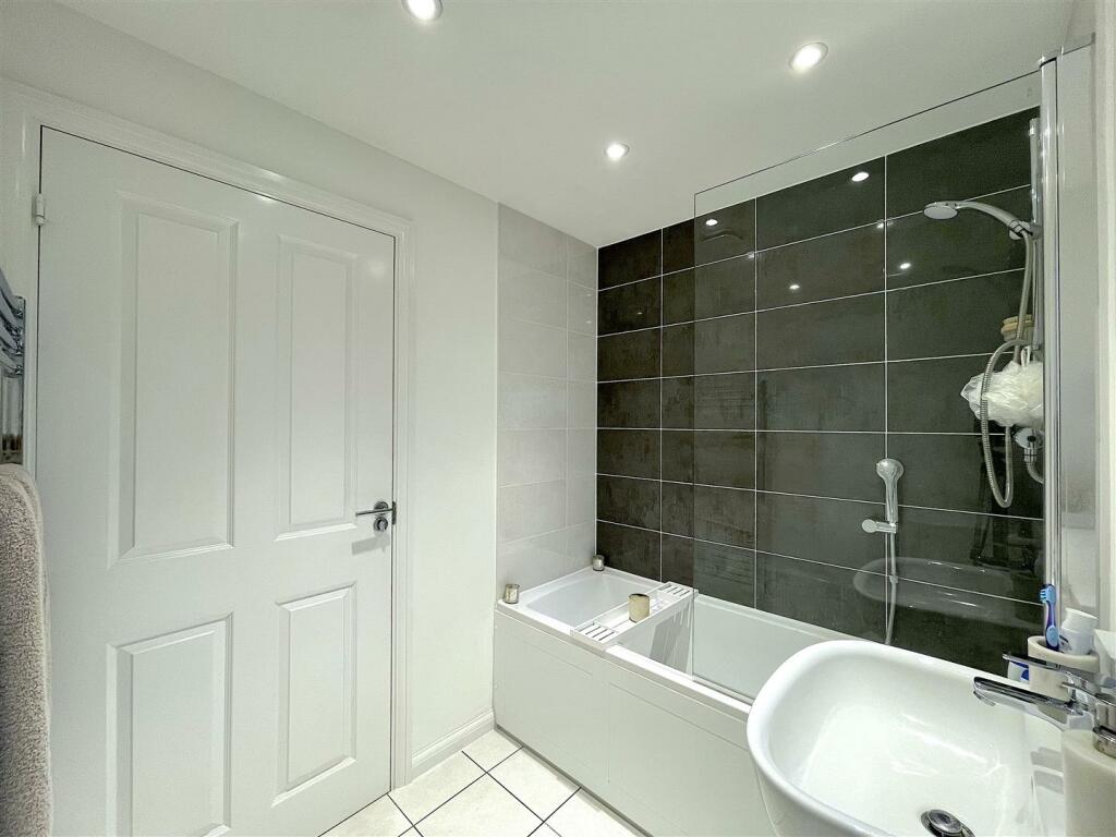 Bathroom (2).jpeg