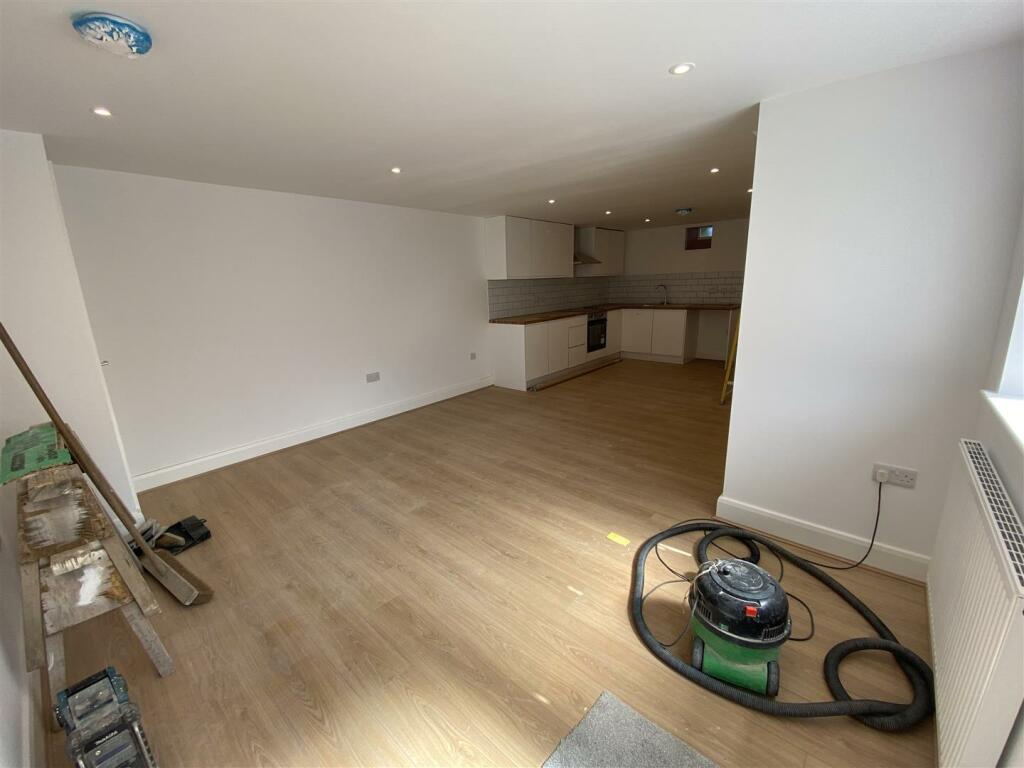 Kitchen/ Living Room