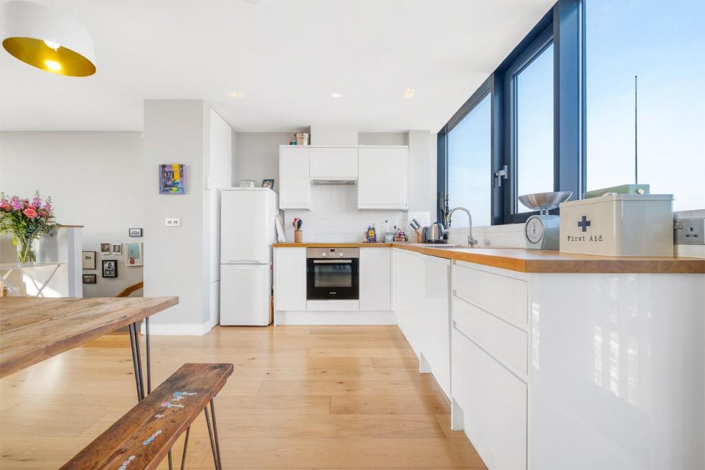 Kitchen (2).jpg