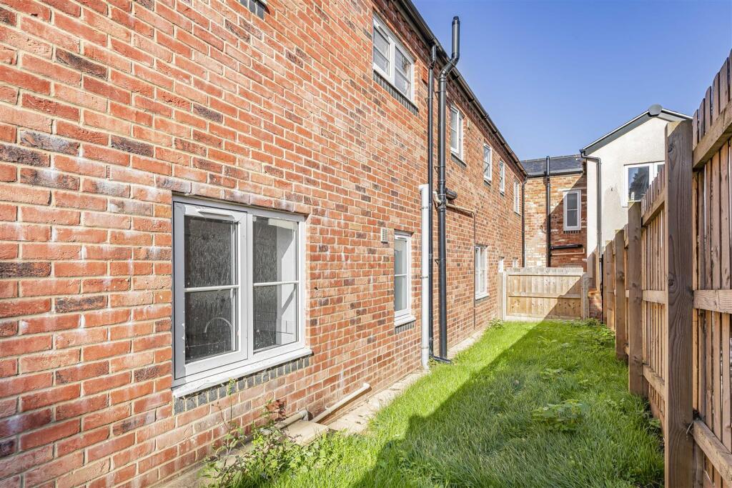 7C Warwick Street