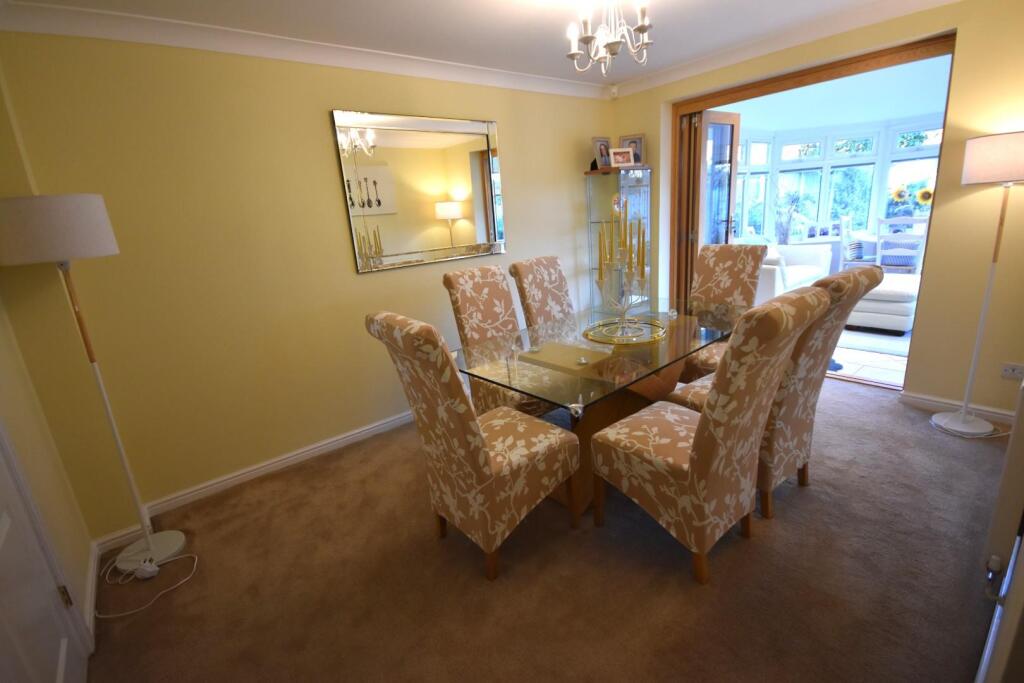 SEPARATE DINING ROOM
