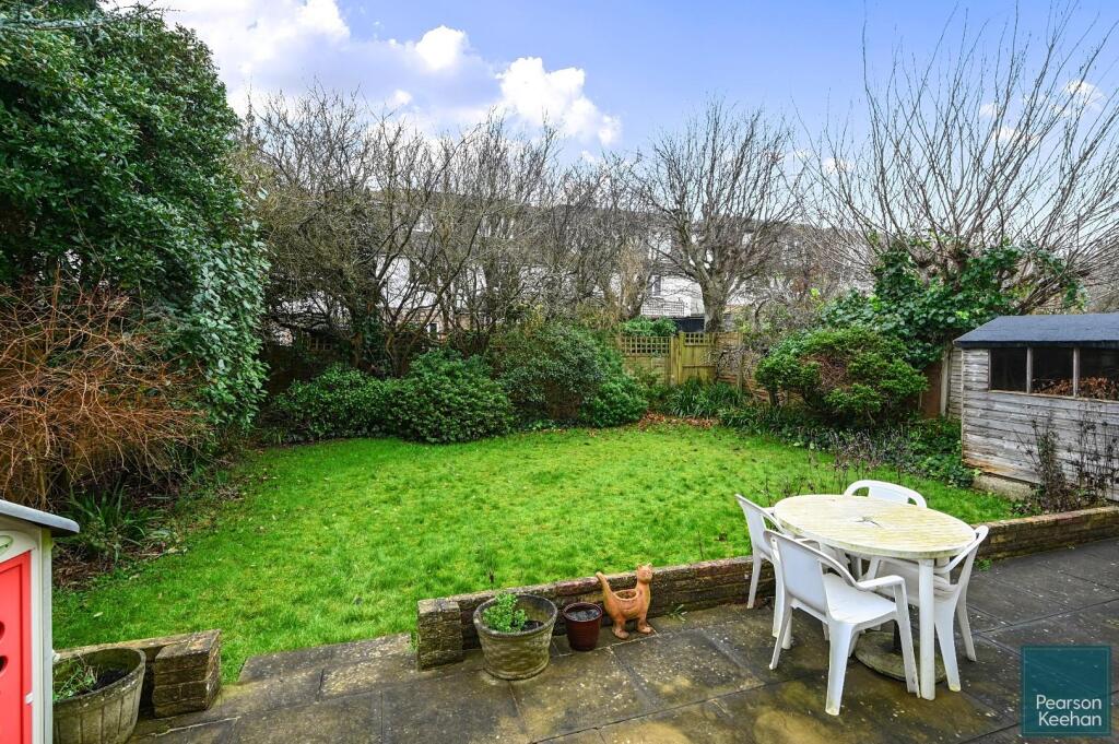 8 Park Avenue, BN3 (1).jpg