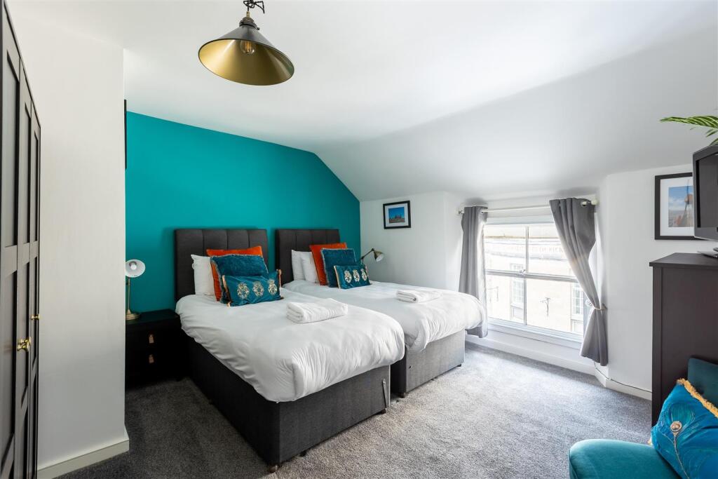 Potter Hill 33A Bedroom 1-1.jpg