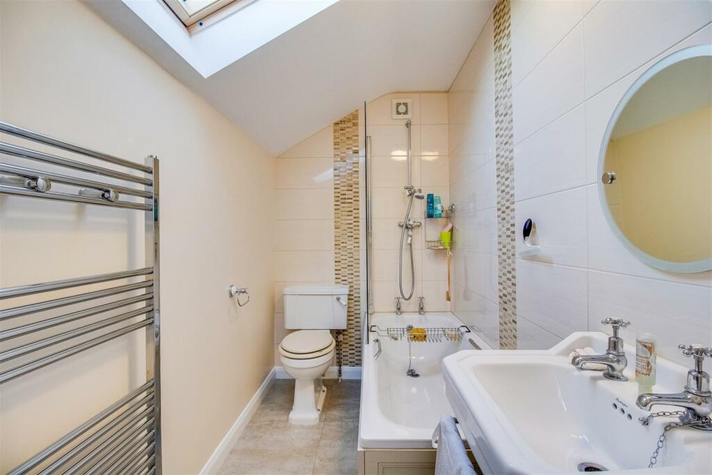BATHROOM/W.C.