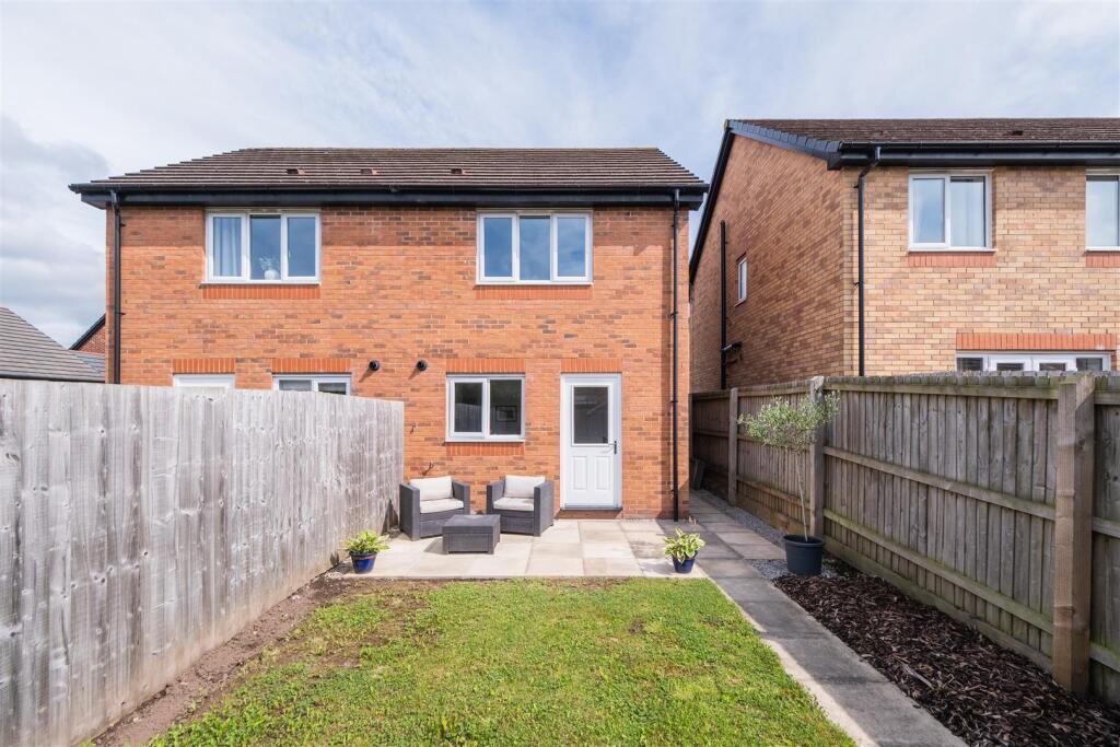 8 St James Court-024.jpg