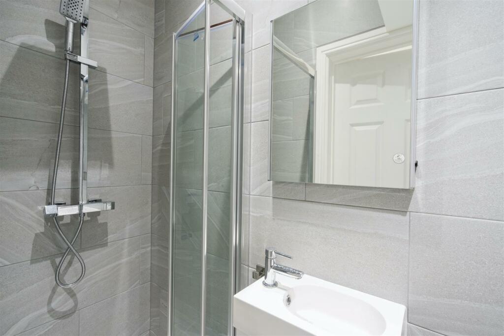 Downstairs W.C &amp; Shower Room
