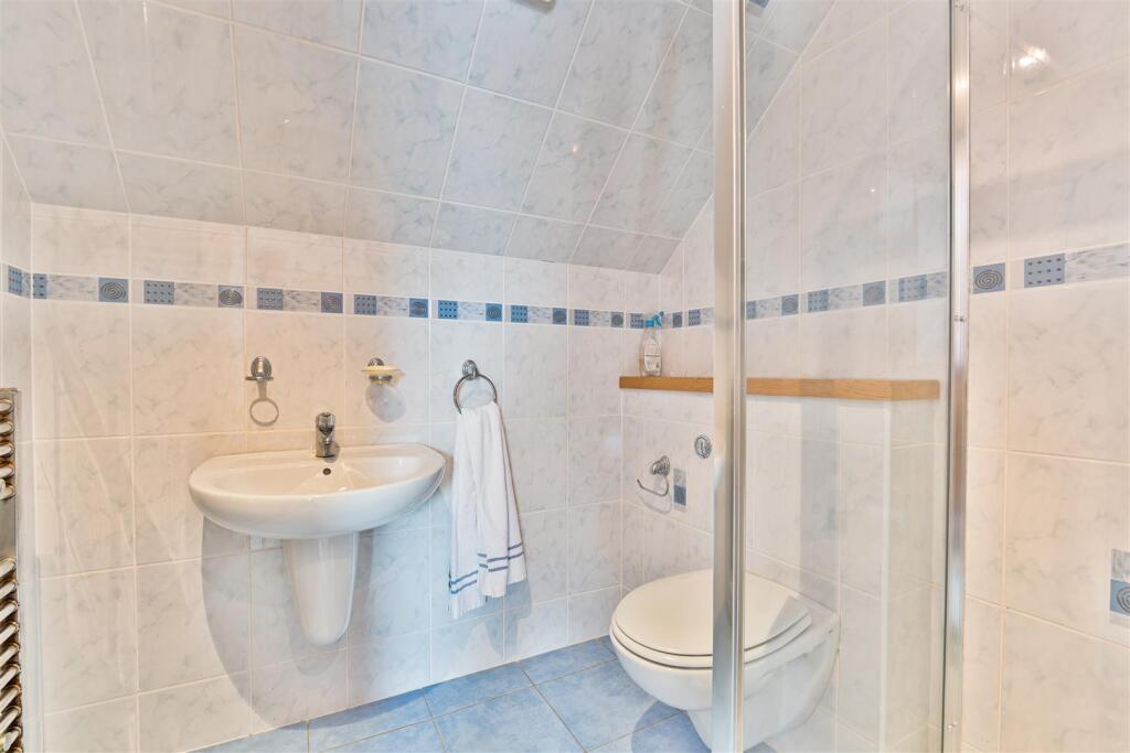 33 - Shower Room.jpg