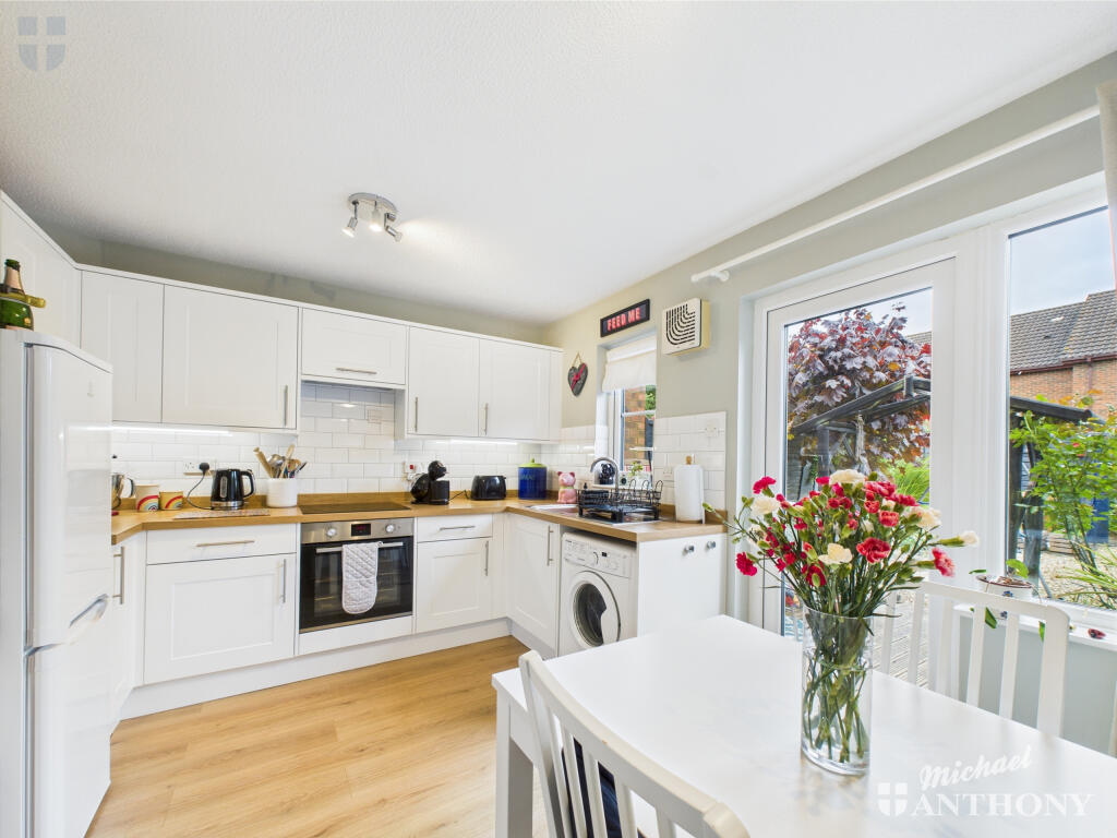 CAM03218G0-PR0633-STILL014