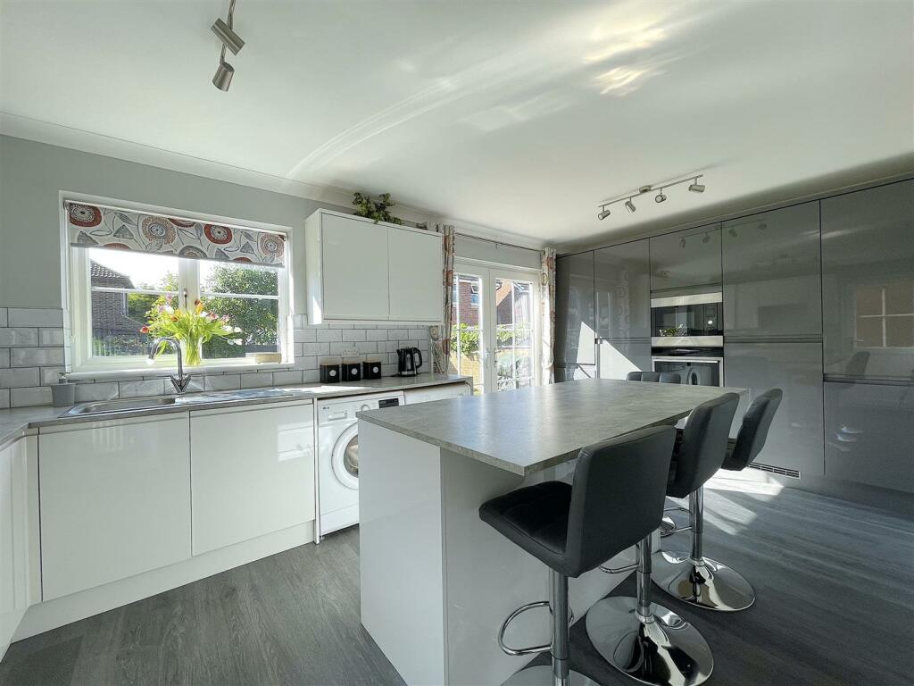 Kitchen (3).jpeg