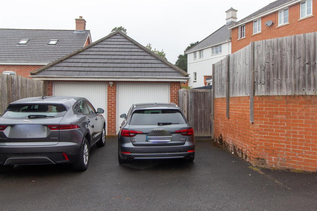 66 Cedar Av - Garage.jpg